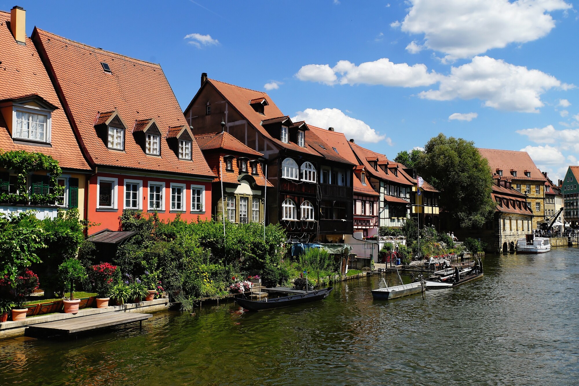 beautiful-shot-klein-venedig-bamberg-germany-across-river-with-boats-cloudy-daylight